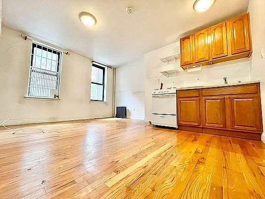 1st image of 148 Stanton St #3A