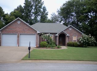 215 Dunolly Ln, Florence, AL 35633