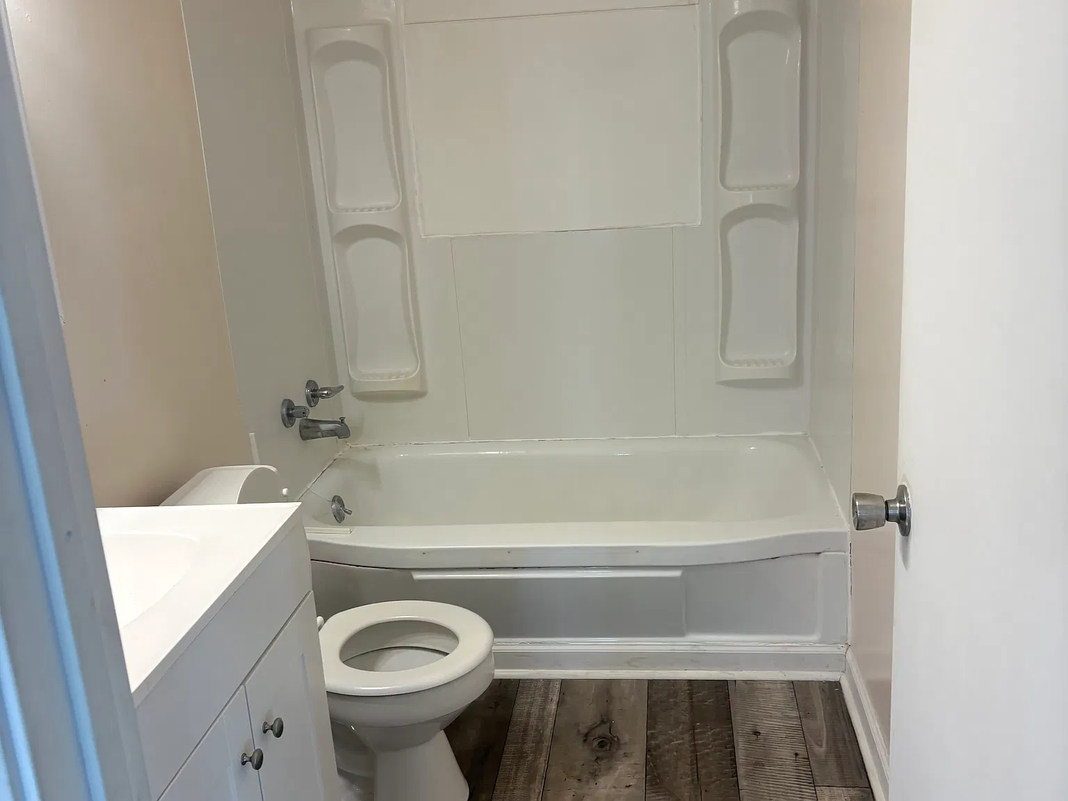 4 bed, $1,500 — Photo 2