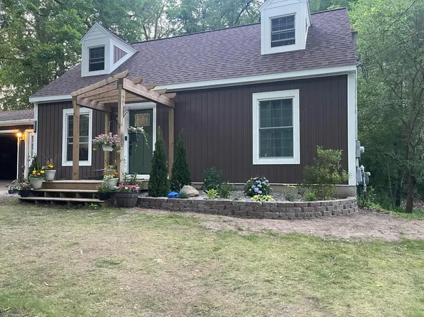 10855 Woodbushe Dr SE, Lowell, MI 49331