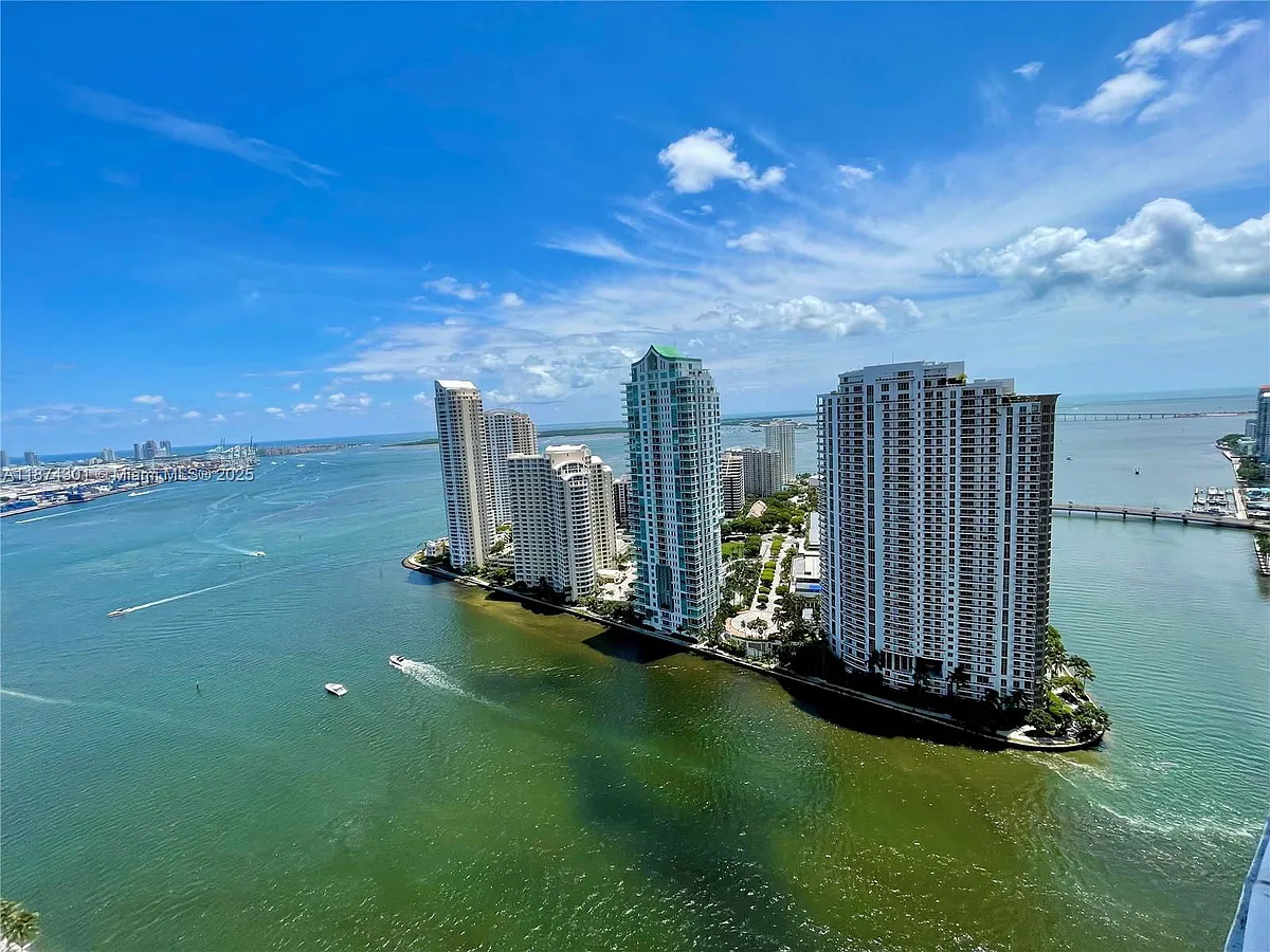 Building Photo - 300 S Biscayne Blvd #3410