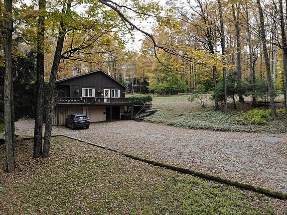 5th image of 82 Woodland Hts