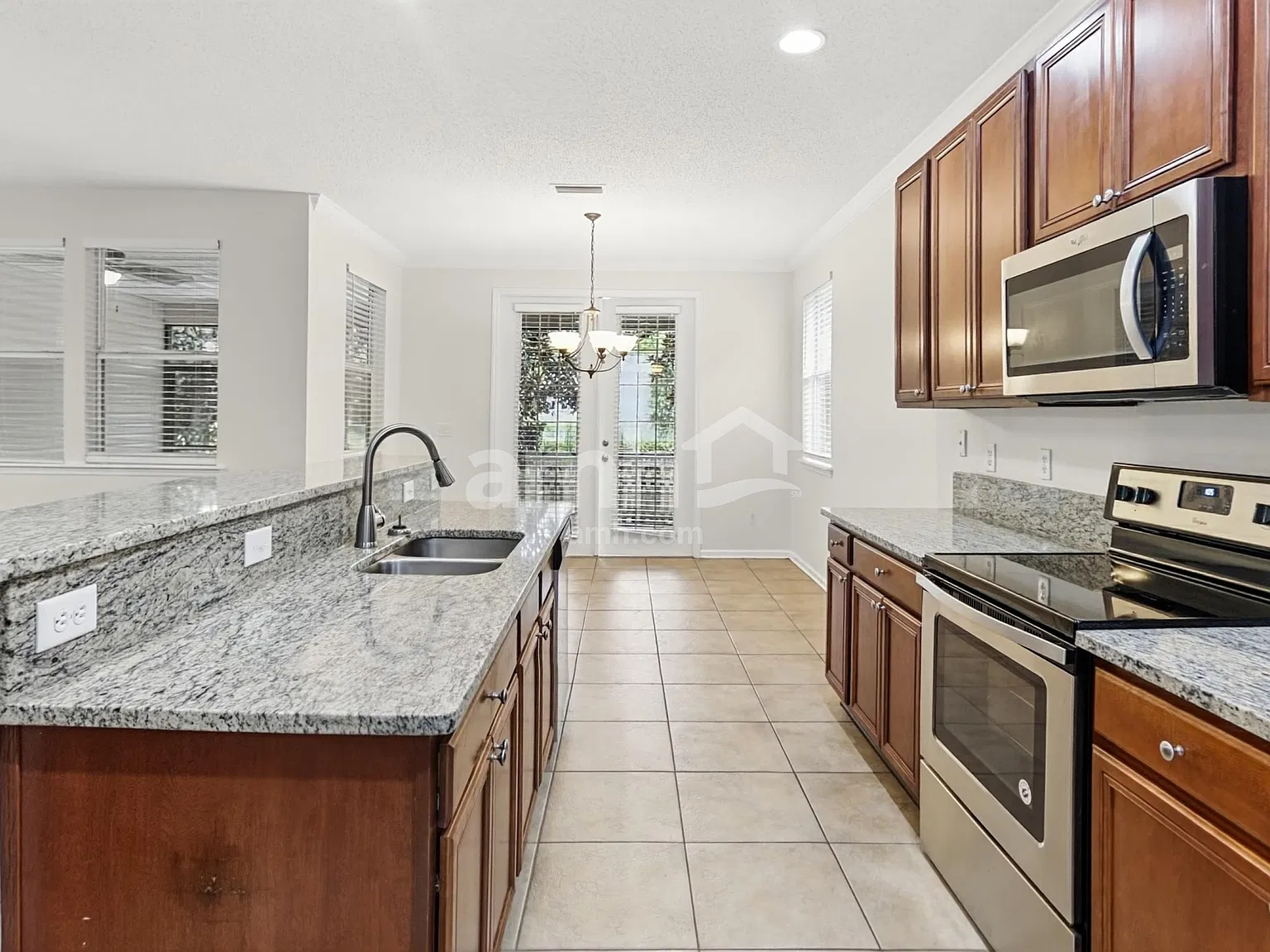 3 bed, 2.0 bath, 1620 sqft, $2,420 — Photo 4
