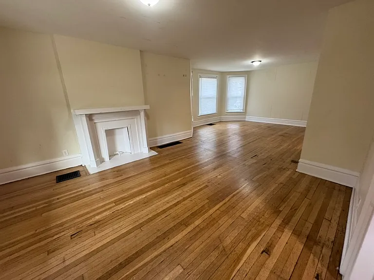 113 E Oakland Ave — Photo 8