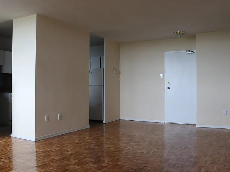 5 Glamorgan Ave — Photo 13