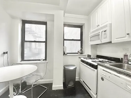 Rented by Bond New York | media 14