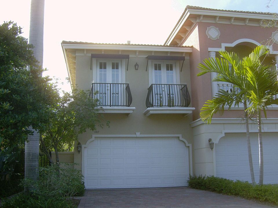 Corner unit in small enclave of only 8 units.