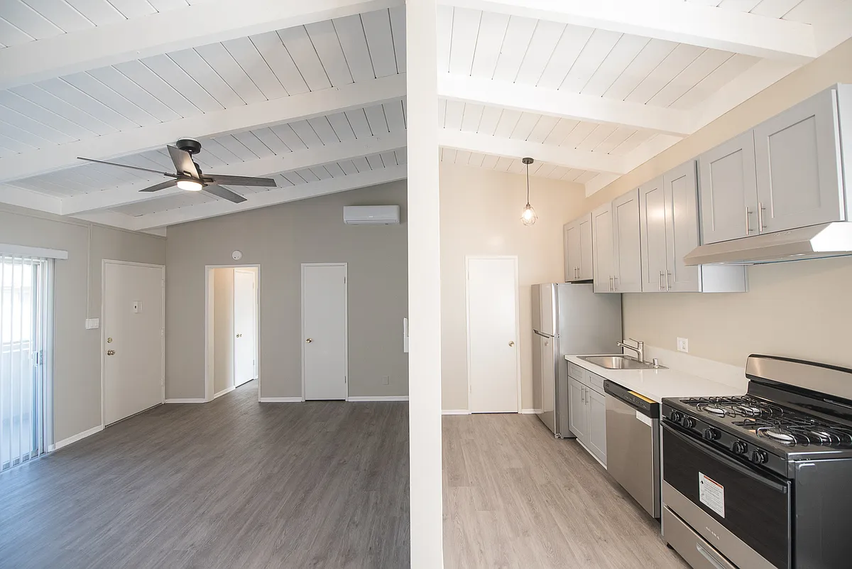 Building Photo - 450 Live Oak