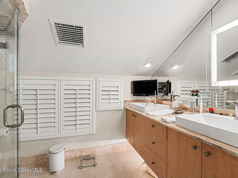 120 Lansing Island Dr — Photo 41