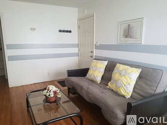 2nd image of 2705 Alma St