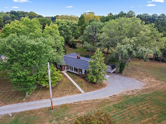 4th image of 207 Hickory Hill Dr