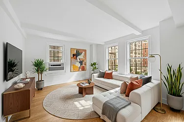 25 East 67th Street, #4A