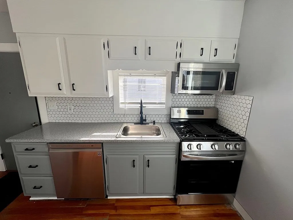 3 bed, 2010 sqft, $4,500 — Photo 2