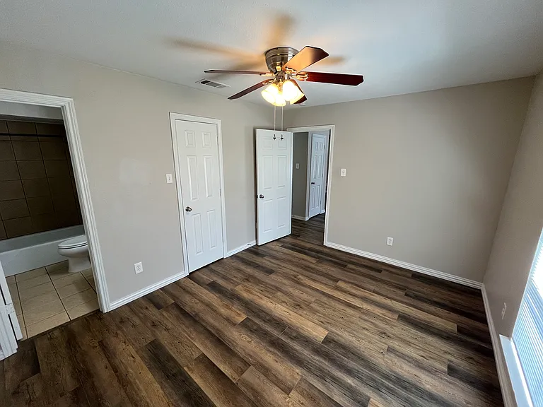 1506 Parkside Dr — Photo 16