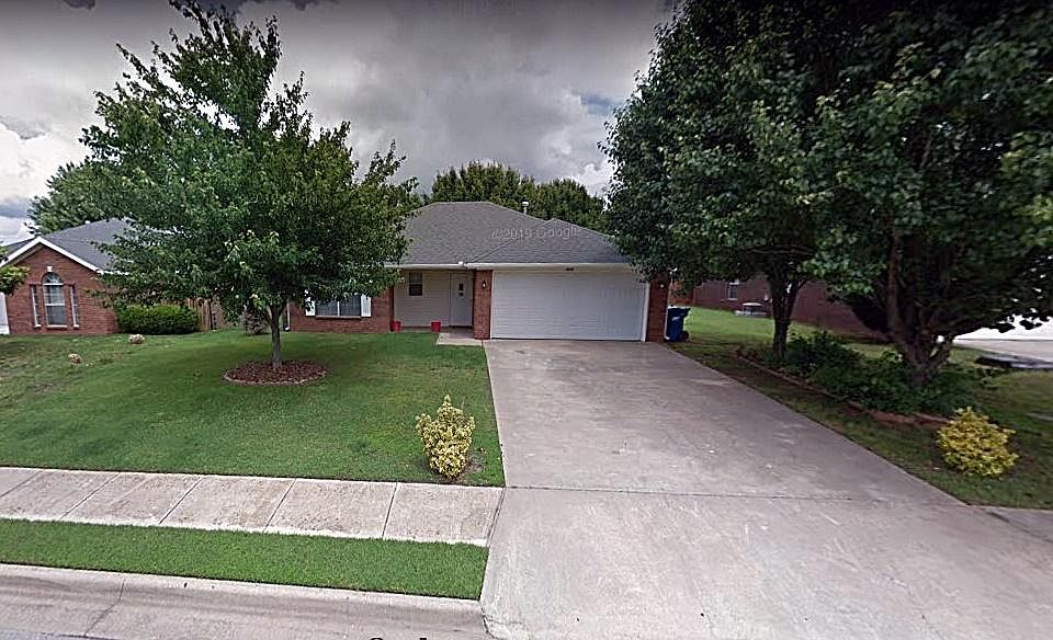 1st image of 909 Marcus St