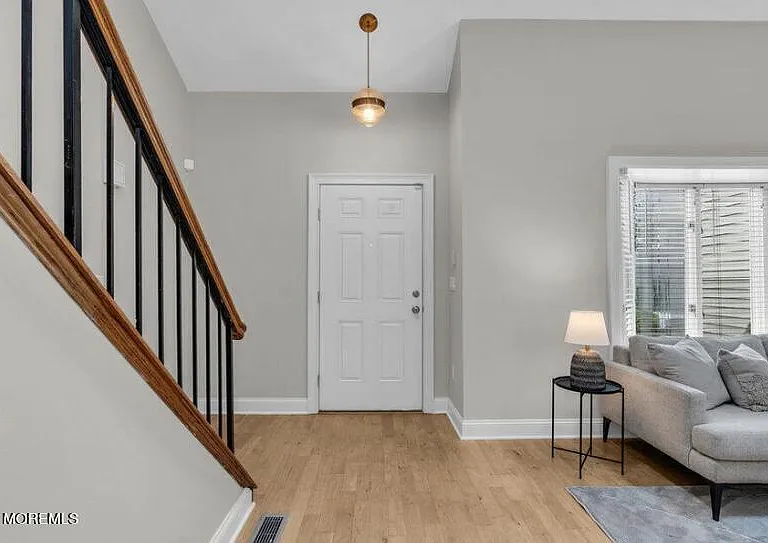 8 Eunice Ln — Photo 1