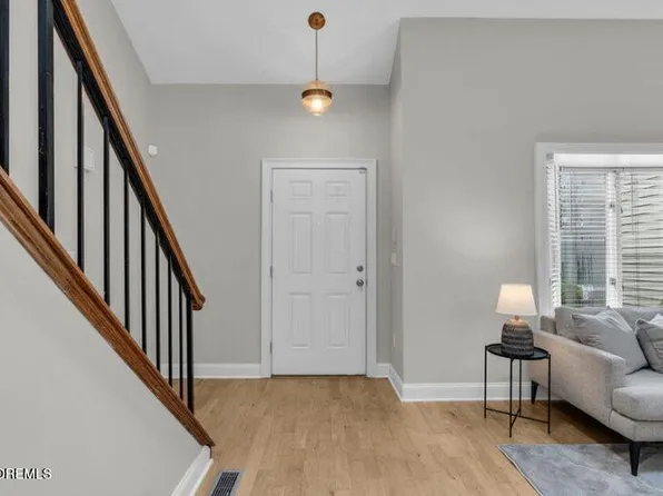8 Eunice Ln, West Long Branch, NJ 07764