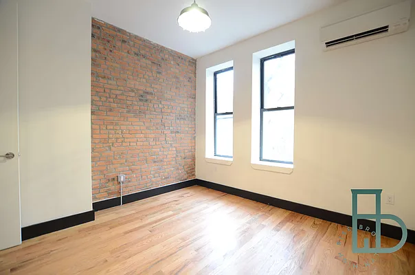 Rented by Miron Realty Group | media 19