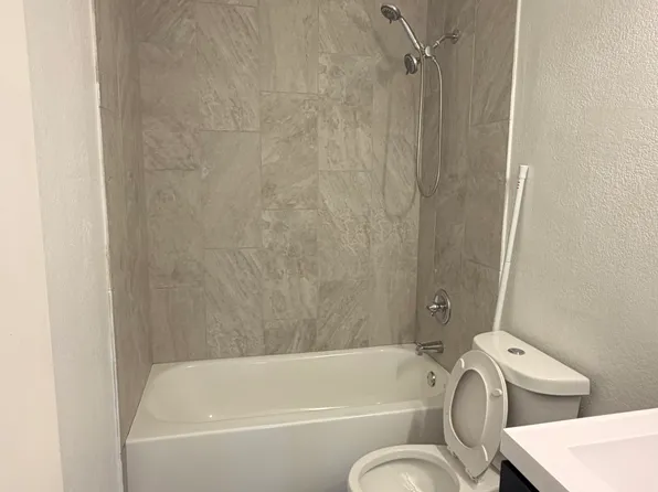 541 W Cedar St, Olathe, KS 66061