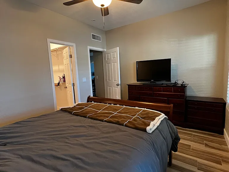 1432 E Saint Catherine Ave — Photo 12