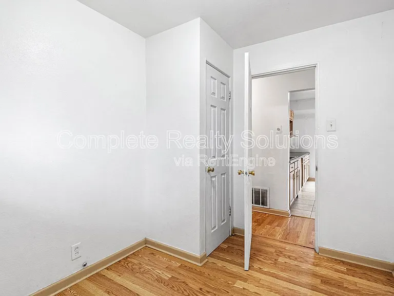 125 Perthshire Rd — Photo 8