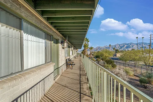 2565 N Park Ave Photo 1