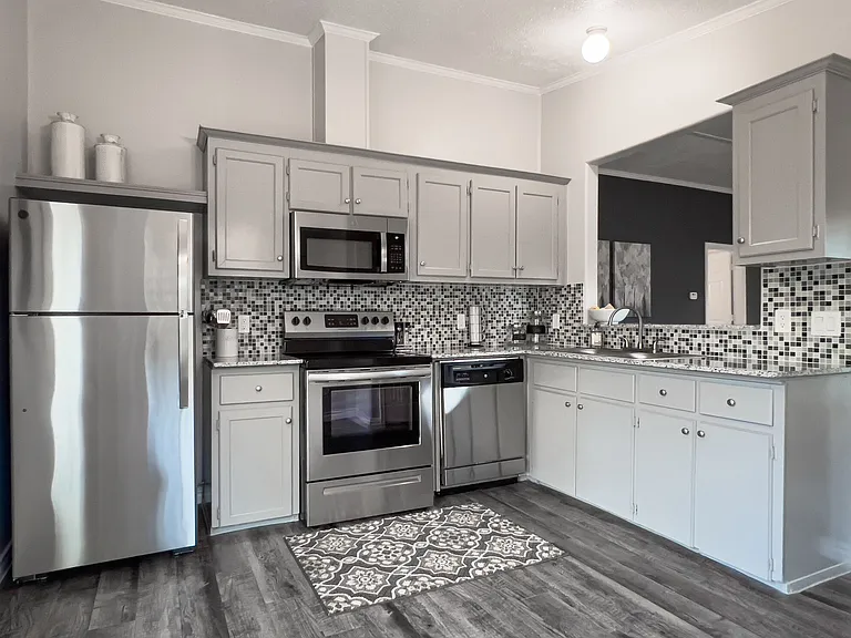 Waterstone Place Apartments — Photo 7