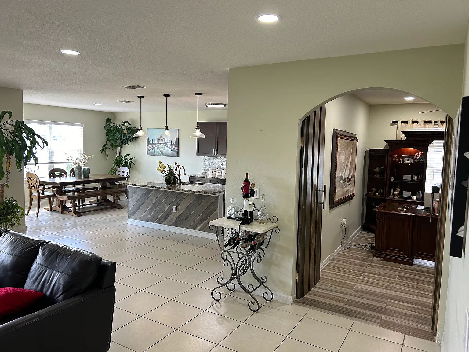 4 bed, 2339 sqft, $3,000 — Photo 2