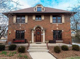 2114 E Wood Pl, Shorewood, WI 53211
