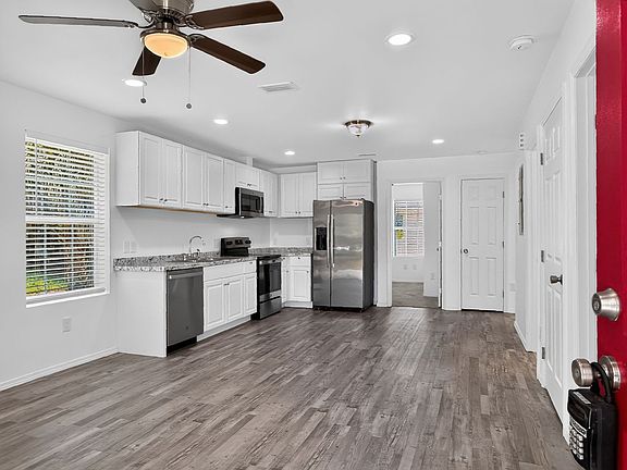 4th image of 2220 Flesher Ave