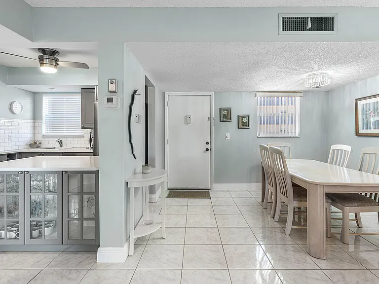 721 Lori Dr #208 — Photo 7