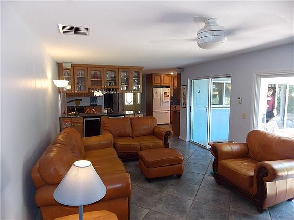 5th image of 656 Colonial Dr