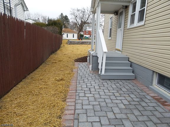 5th image of 473 Russell Ave
