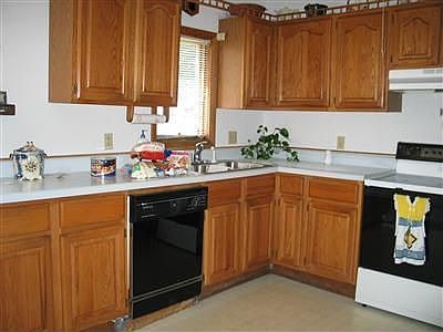 3rd image of 546 W Shore Blvd