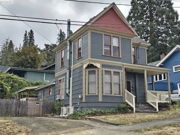 925 SE Main St, Roseburg, OR 97470