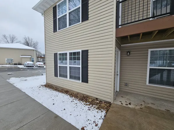 2 Breezy Ln #B, Lake Ozark, MO 65049