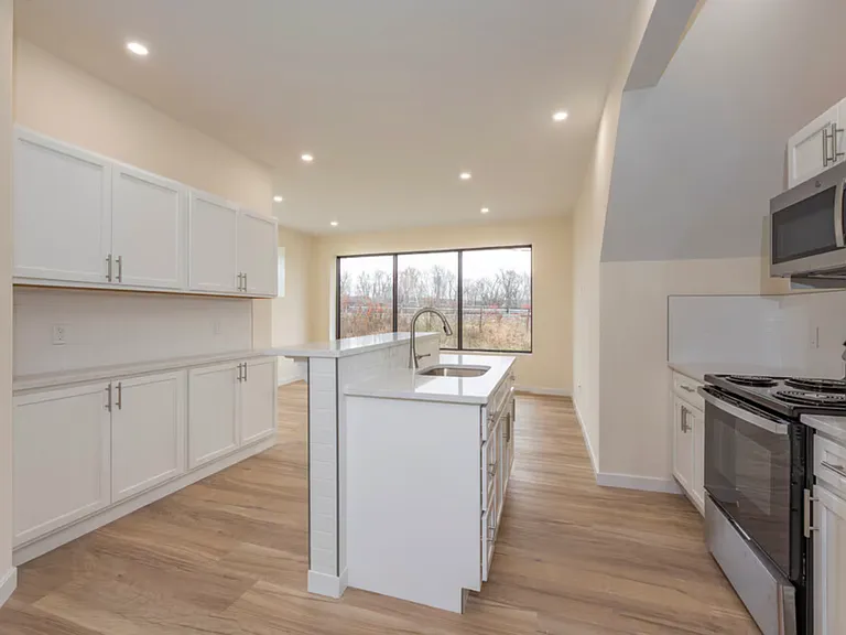 141 Bridge Street Apartments — Photo 1