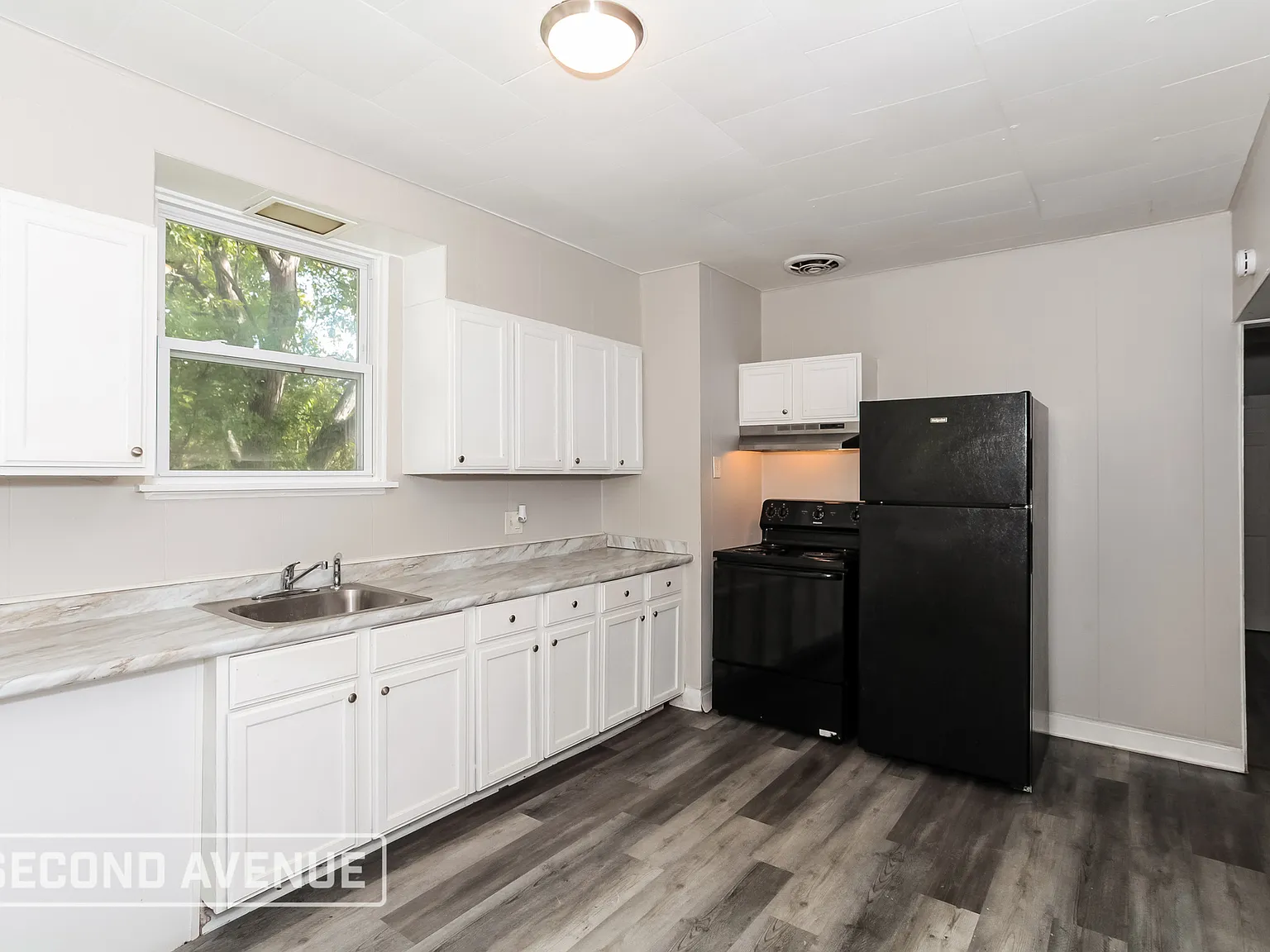4 bed, 2.0 bath, 2440 sqft, $1,495 — Photo 4