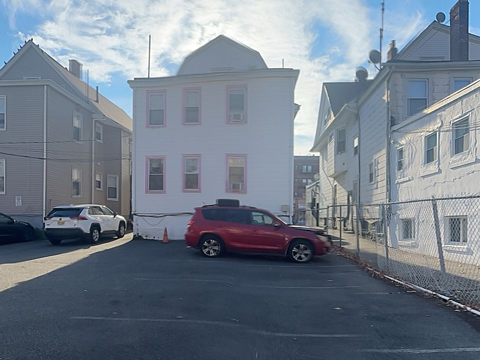 Lot of parking space in this backyard