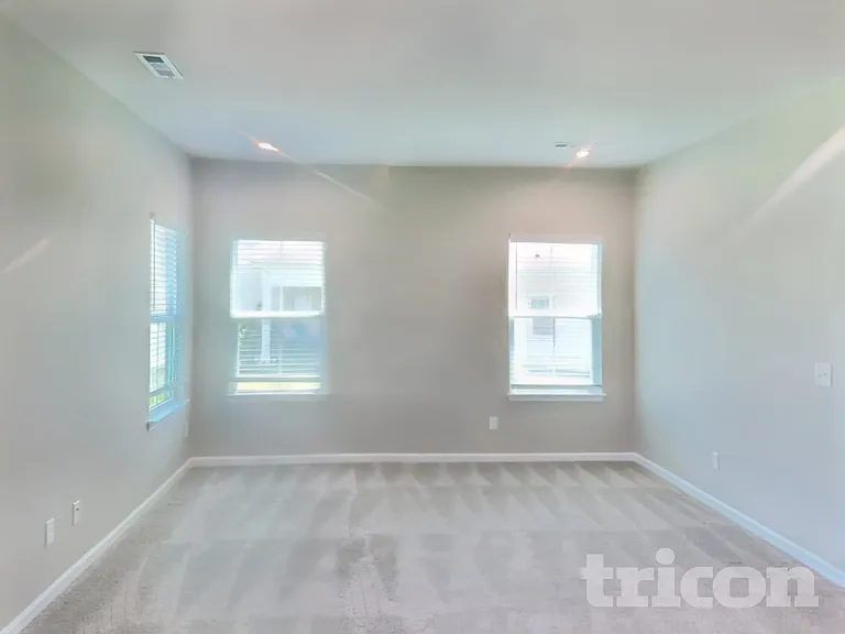 833 Dean Dr — Photo 3
