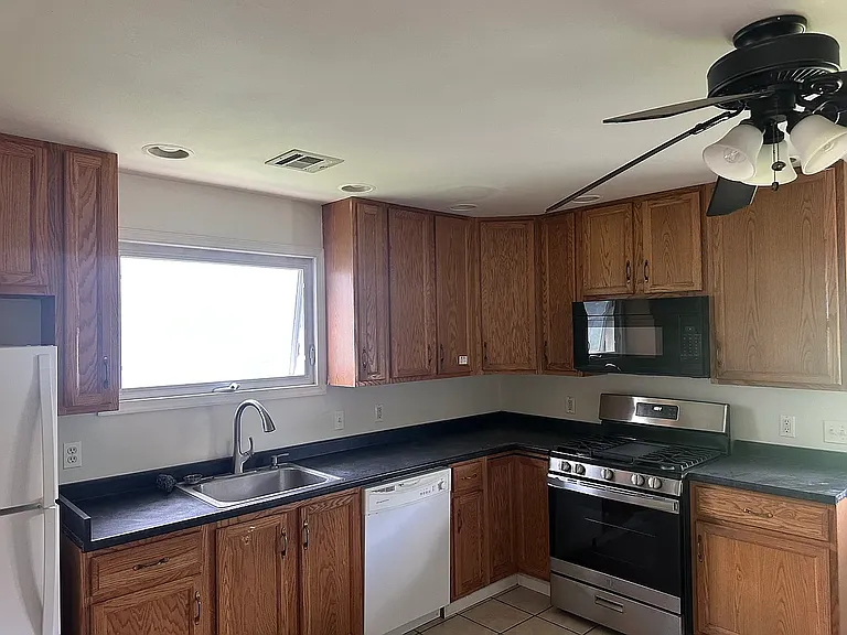 1839 Willow Park Rd — Photo 3