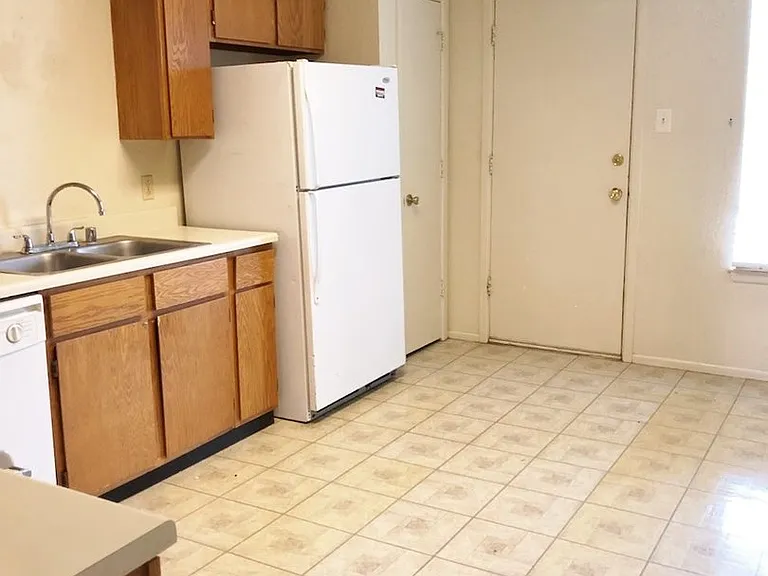 2121 S Loop 289 #B — Photo 14