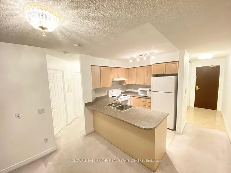 18 Parkview Ave #1616 — Photo 4