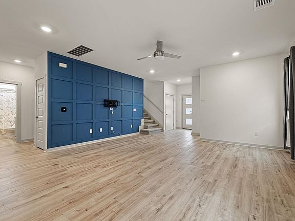 4th image of 10716 Fulton Ave
