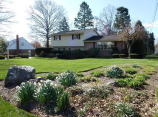 74 Ridgeview Dr, Leola, PA 17540