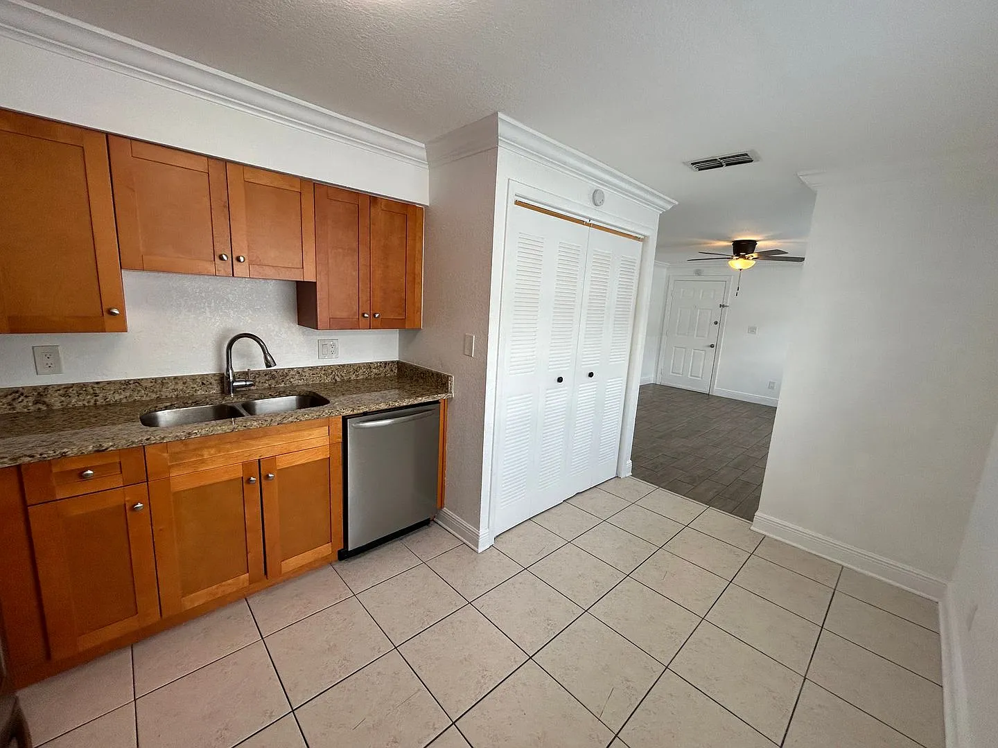 Riverfront 2 Bedroom Apartment!! — Photo 3