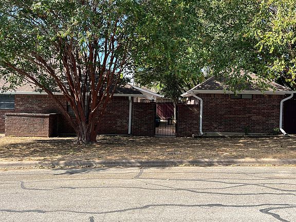 Side yard with view of bonus room