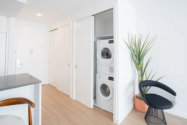 Rented by Greystar | media 21