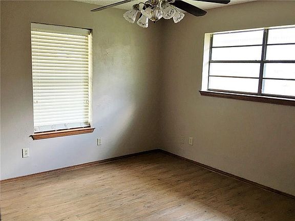 5th image of 209 Rolling Hills Ln