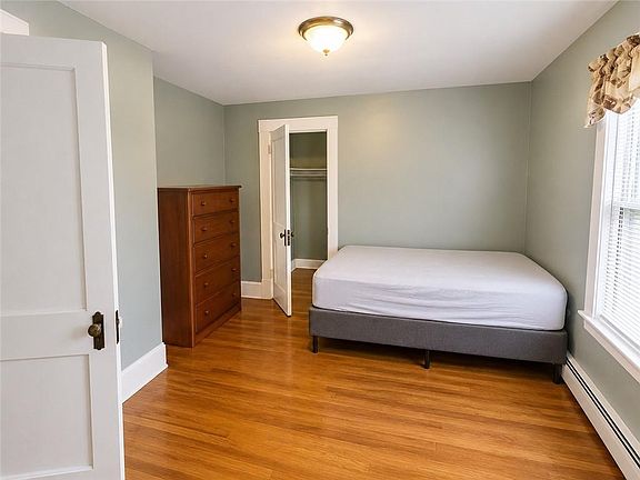 5th image of 186 Warwick Ave